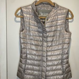 HERNO size:-Xs
100% POLIAMMIDE POLYAMIDE NYLON
POLYAMIDE